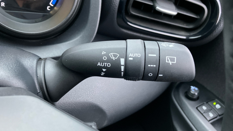 Toyota Yaris 1.5 Hybrid Design 5dr CVT Hybrid Hatchback